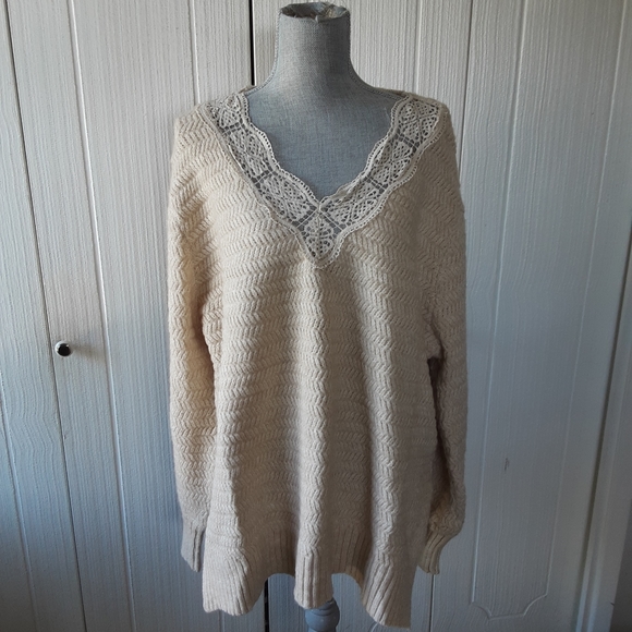 NWOT womens cream colored long sleeve sweater. - Picture 1 of 10